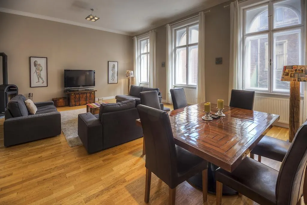The Living Quarters Apartment Budapesta 0*,