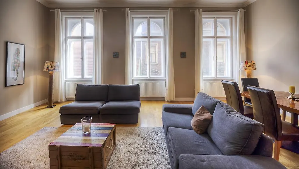The Living Quarters Apartment Budapesta 0*,